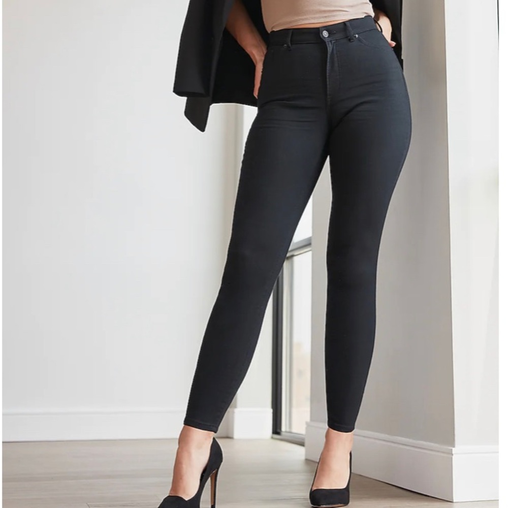 NWT Curvy High Waisted Supersoft Skinny EXPRESS Jeans